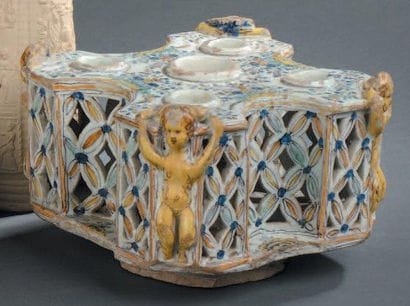 TALAVERA
Surtout quadrilobé échancré formant...