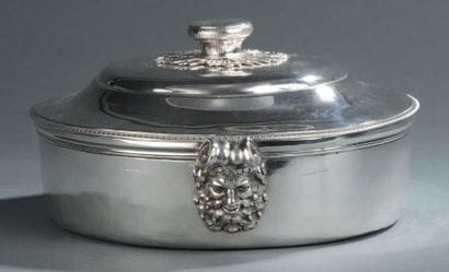 Légumier en argent, les prises en forme de...
