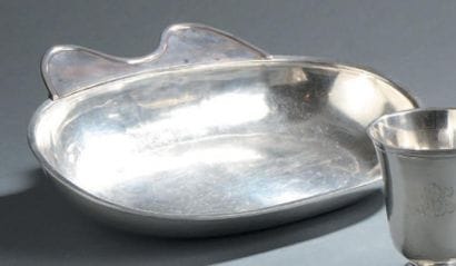 Plat à barbe et sa mentonnière en argent...