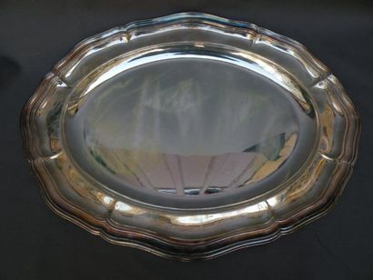 ODIOT
Plat en argent de forme ovale à bord...