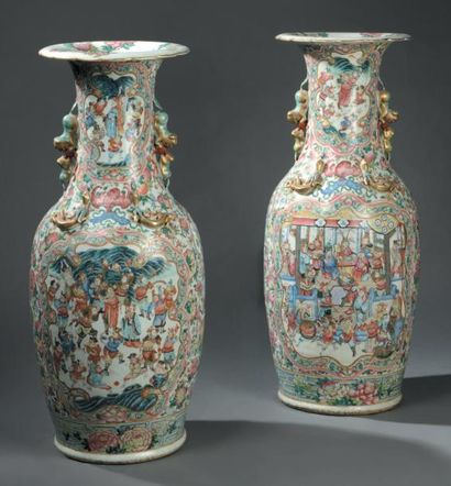 Paire de grands vases en porcelaine de Canton...