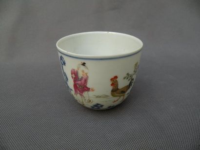 Petite coupe en porcelaine 
