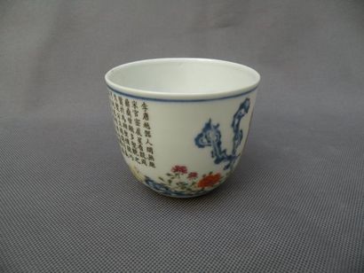 Petite coupe en porcelaine 