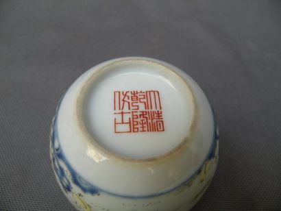 Petite coupe en porcelaine 
