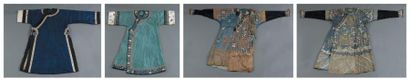 Deux robes jifu en soie tissée (kesi) et...