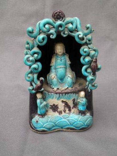 Petite stèle en terre cuite émaillée turquoise...