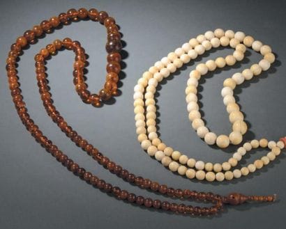 Collier bouddhiste en perles d'ambre et buis...