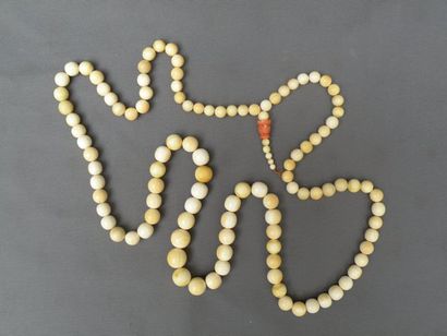 Collier bouddhiste en ivoire et corail Chine,...