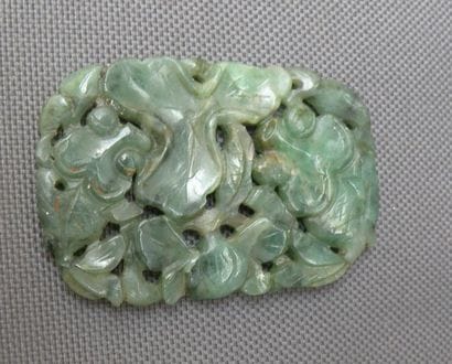 Pendentif en jadéite sculpté et ajouré de...