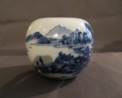 Pot en porcelaine bleu blanc Chine, dynastie...