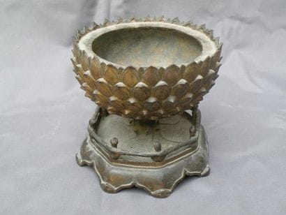 Base en bronze doré Chine, dynastie Ming,...