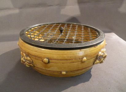 Coupe en grès émaillé jaune Chine, époque...