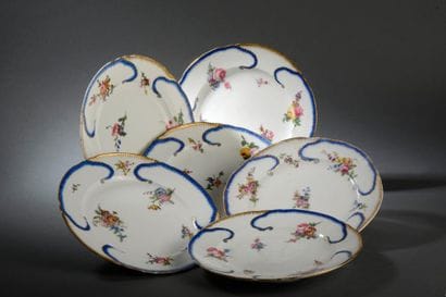SÈVRES
Six assiettes à feuille de chou en...