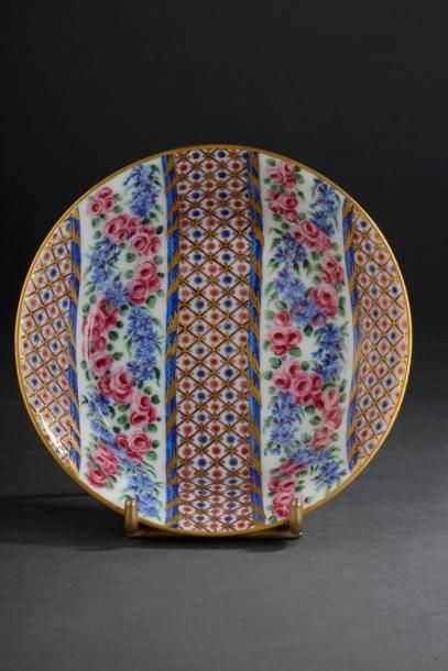 SÈVRES
Gobelet litron et sa soucoupe en porcelaine...