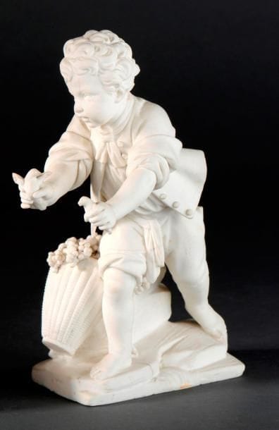 SÈVRES
Figure en biscuit de porcelaine tendre...