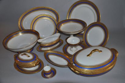 Partie de service en porcelaine de Limoges....