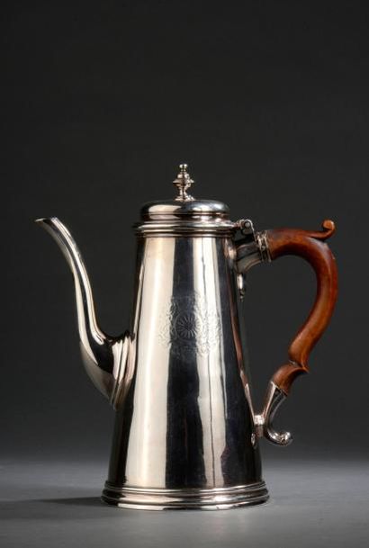 Verseuse en argent, Londres, 1733. À décor...