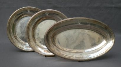 Suite de trois plats en argent, Paris 1818-...