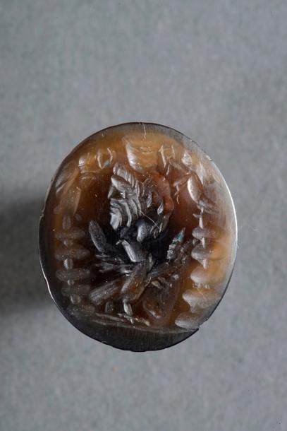 Intaille gravée d'un buste de Sérapis surmontant...