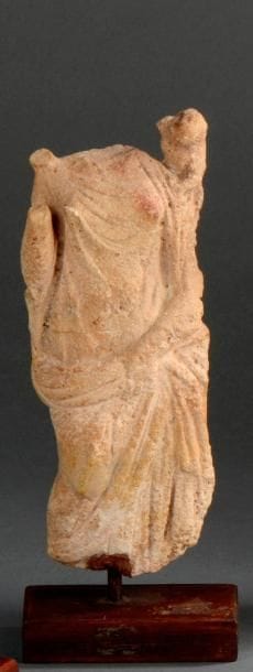 Statuette représentant une divinité féminine...