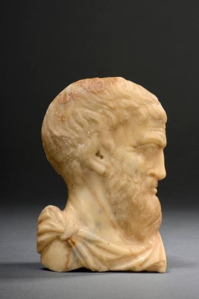 Élément d'applique sculpté en relief repré-sentant...