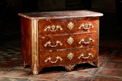 Commode en placage de bois de violette du...