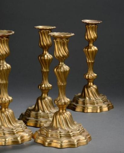 Suite de quatre flambeaux d'époque Louis...