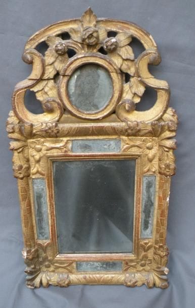Petit miroir à parclose d'époque Régence....