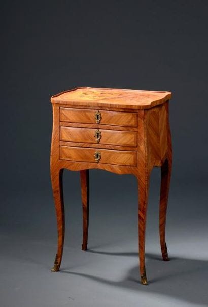 Petite table chiffonière, estampillée Carel...