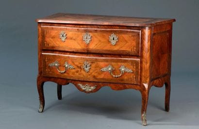 Commode en marqueterie de bois de rose et...