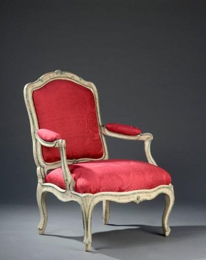 Fauteuil en bois mouluré et sculpté, à chassis,...