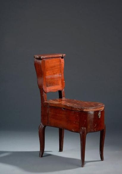 Chaise d’aisance en acajou et placage d’acajou,...