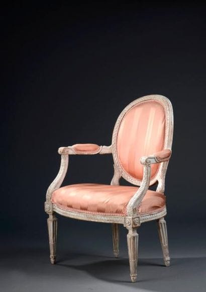 Fauteuil à dossier cabriolet en bois laqué...