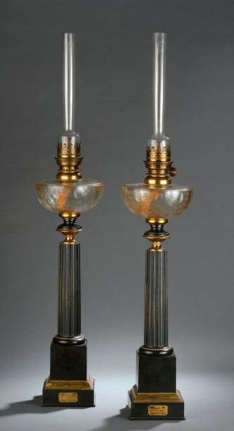 Paire de lampes Carcel En tôle laquée, bronze...
