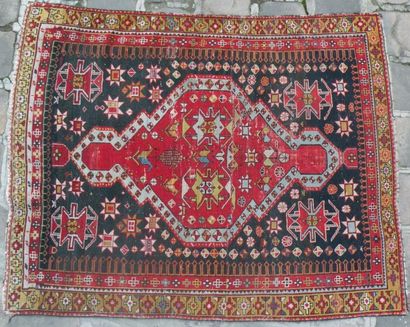 Tapis caucasien, région Shirvan. À décor...