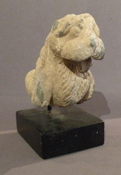 Statuette fragmentaire représentant un lion...
