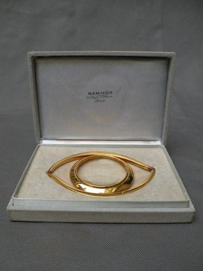 HERMES Paris
Loupe, la monture en métal doré...