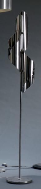 TRAVAIL FRANÇAIS, 1970
Lampadaire en métal...