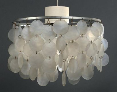 D'après Verner PANTON
Lustre à trois couronnes...