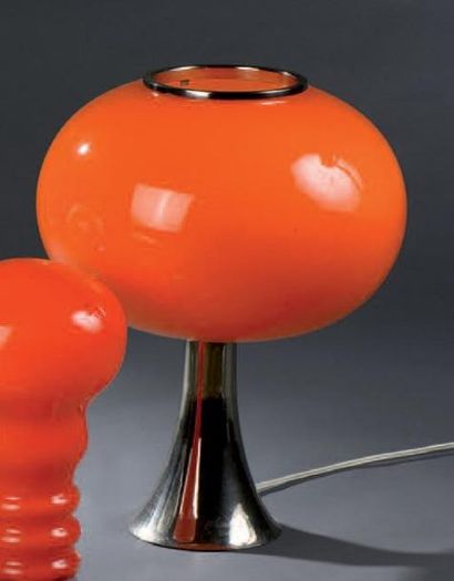Lampe Champignon à piètement en métal chromé...