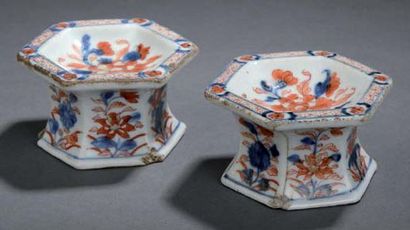 Paire de salerons en porcelaine imari chinois...