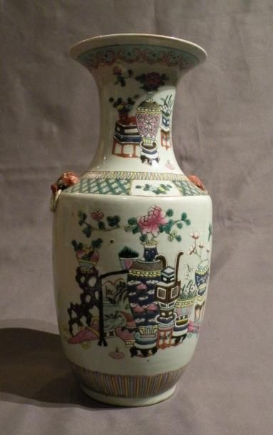 Vase en porcelaine polychrome Chine, XXe...