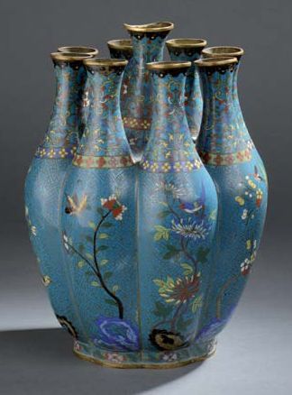 Vase en bronze et émaux cloisonnés Chine,...
