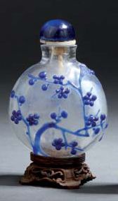 Tabatière en verre et overlay bleu Chine...