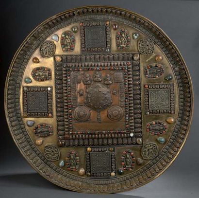 Grand mandala en cuivre et incrustations...