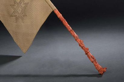 Éventail en fibres naturelles et manche en...