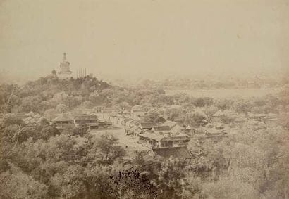 FELICE BEATO (1832-1909)
Vue du jardin et...