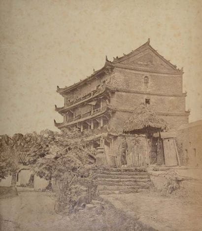 FELICE BEATO (1832-1909)
Pagode à cinq étages,...