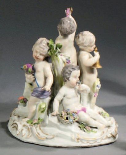 MEISSEN
Groupe en porcelaine à cinq figures...