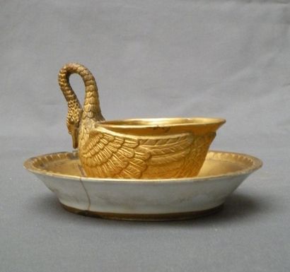 PARIS
Tasse et soucoupe en porcelaine en...